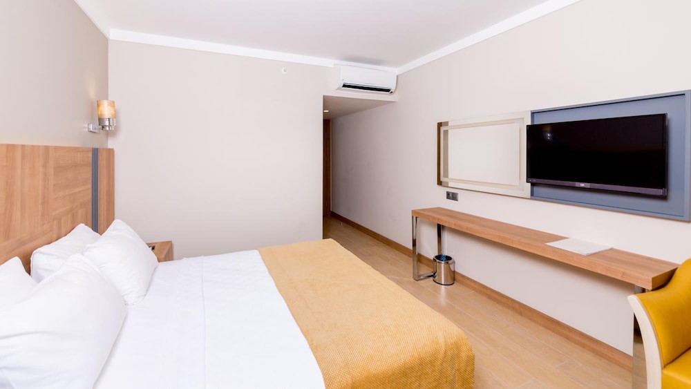 Julian Club Hotel - All Inclusive — Hotel rooms in Marmaris, Mugla