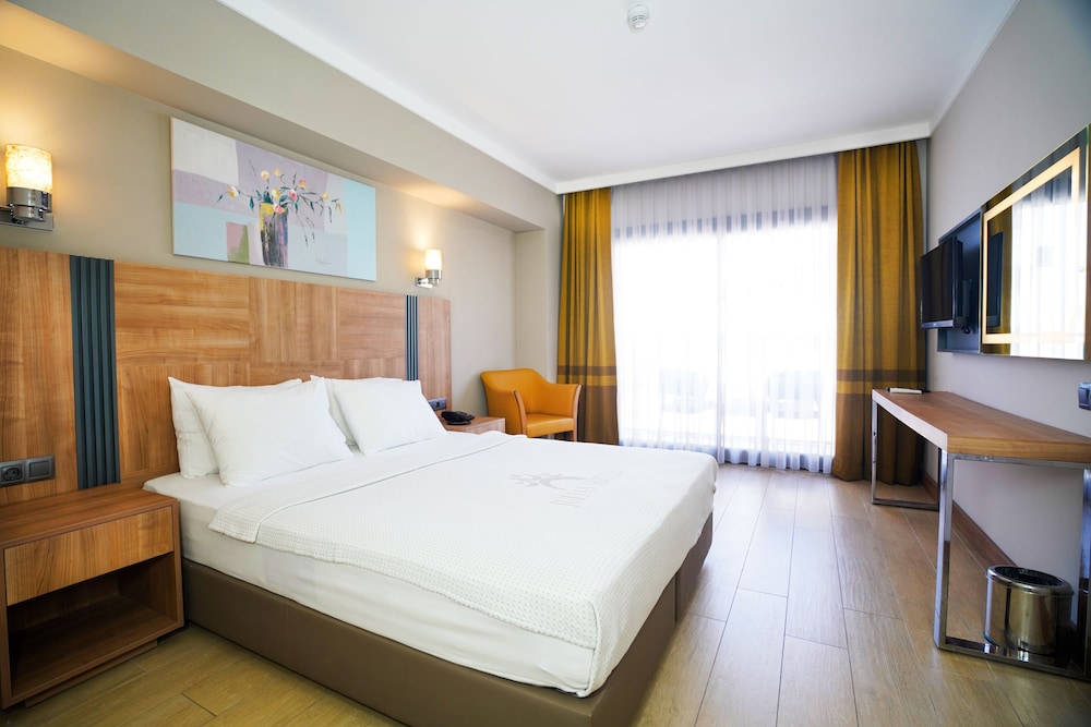Julian Club Hotel - All Inclusive — Hotel rooms in Marmaris, Mugla