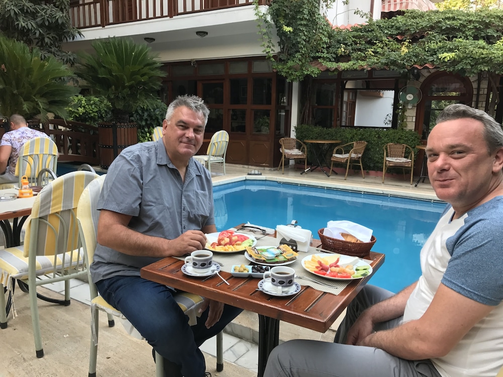 Hotel Karyatit Kaleiçi — Swimming pool in Antalya