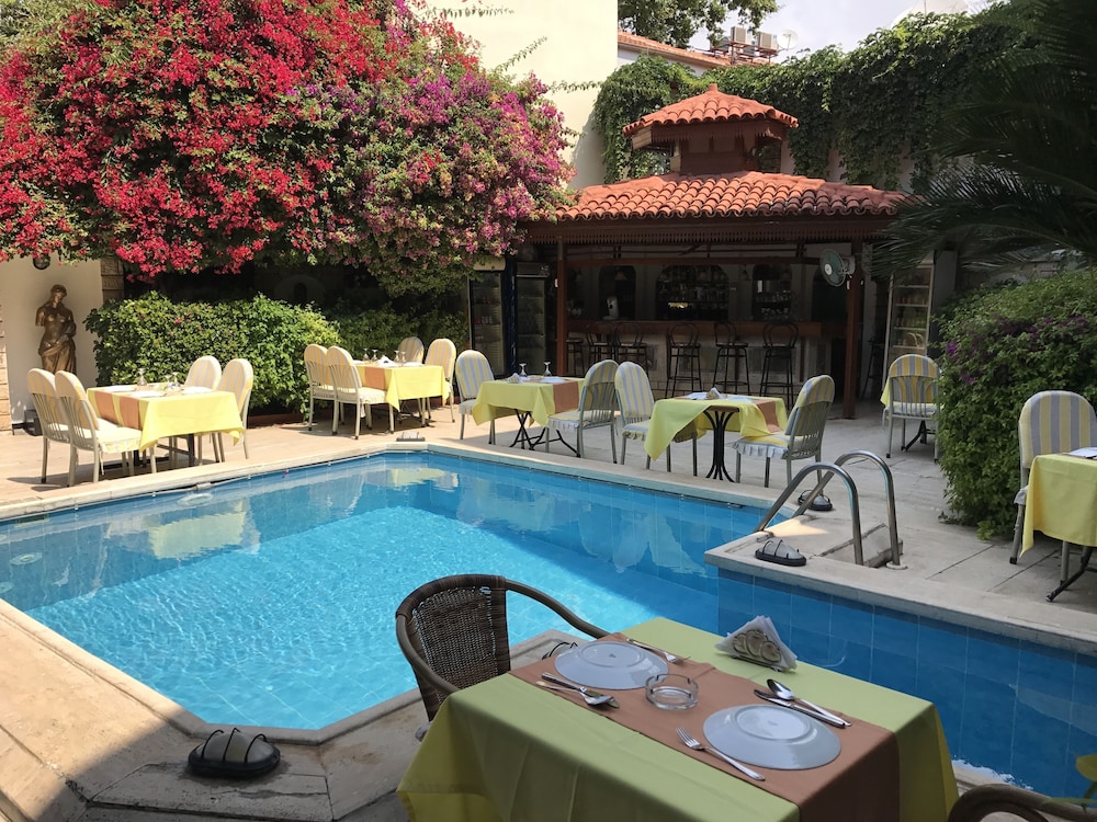 Hotel Karyatit Kaleiçi — Restaurant & bars in Antalya