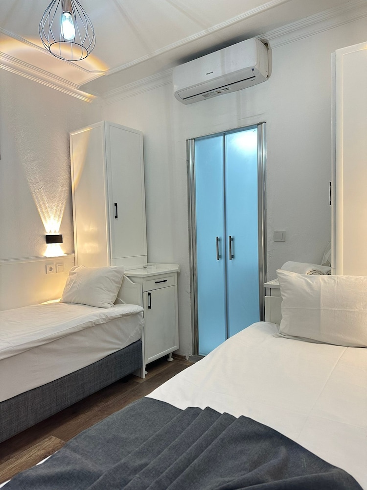 Hotel Karyatit Kaleiçi — Hotel rooms in Antalya