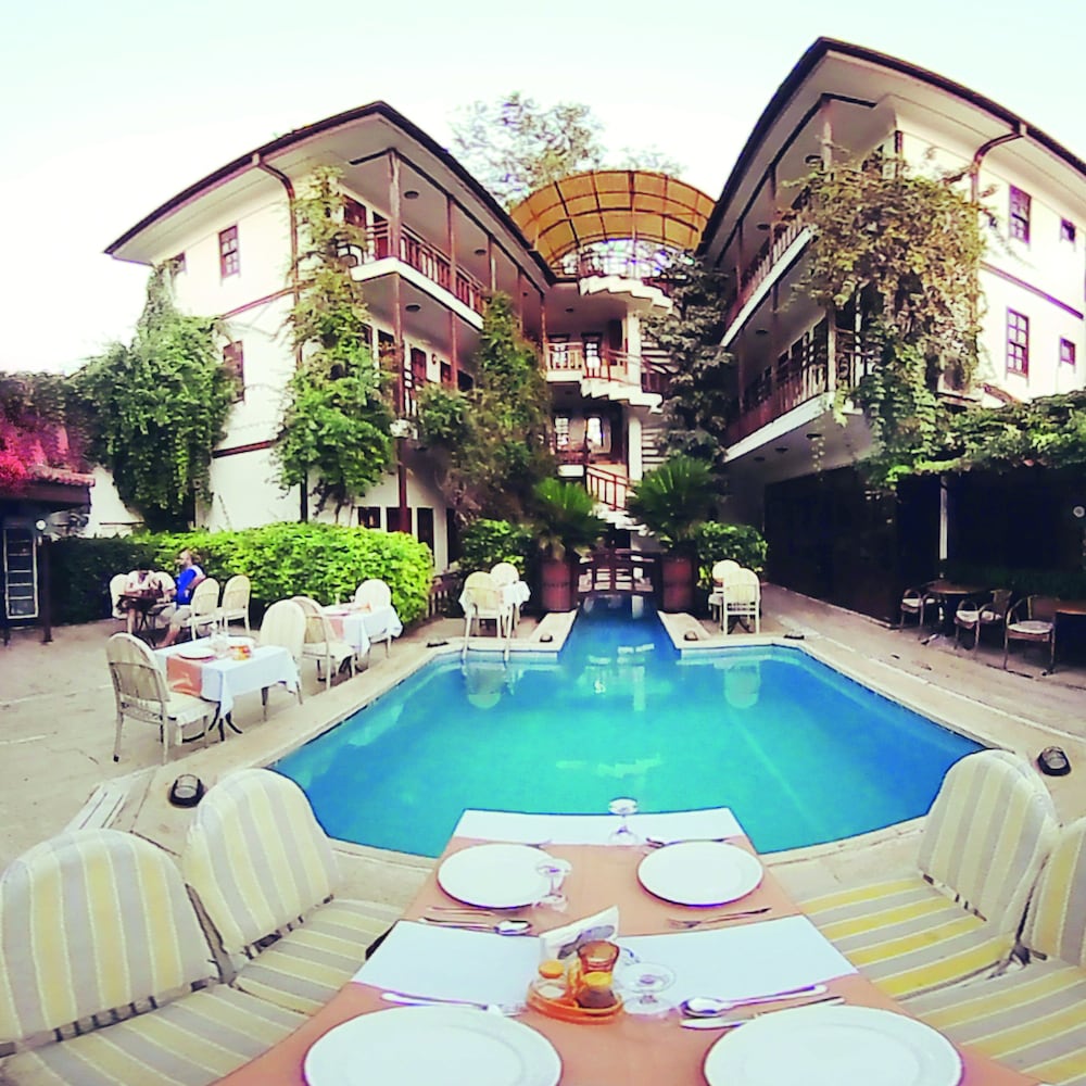 Hotel Karyatit Kaleiçi — Swimming pool in Antalya