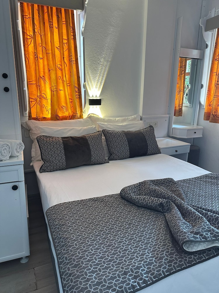 Hotel Karyatit Kaleiçi — Hotel rooms in Antalya