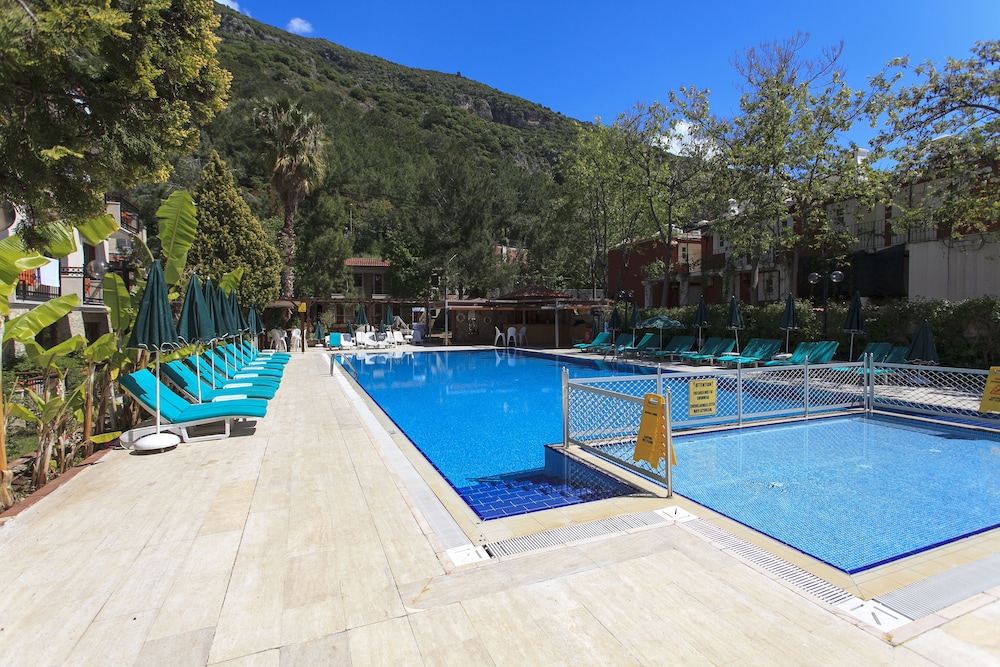 Perdikia Beach Hotel — Swimming pool in Fethiye, Mugla