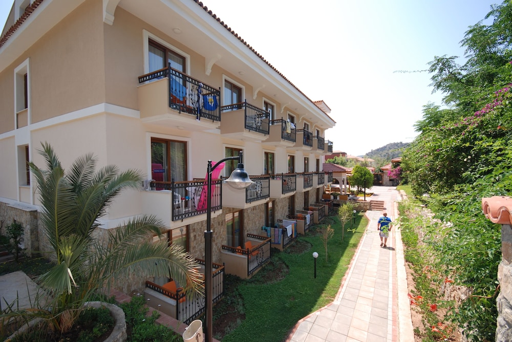Perdikia Beach Hotel — Hotel building in Fethiye, Mugla