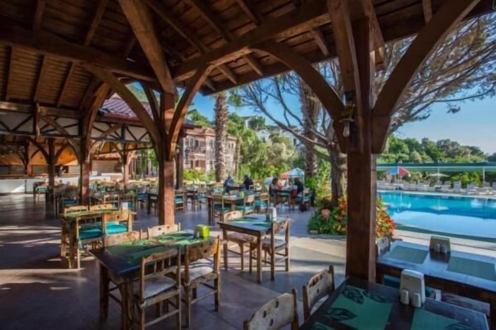 Pink Palace Hotel — Restaurant & bars in Fethiye, Mugla