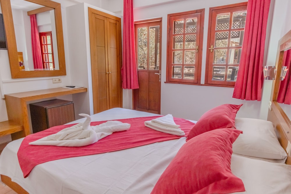 Pink Palace Hotel — Hotel rooms in Fethiye, Mugla