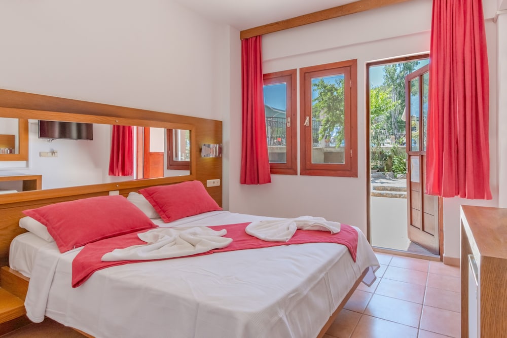 Pink Palace Hotel — Hotel rooms in Fethiye, Mugla
