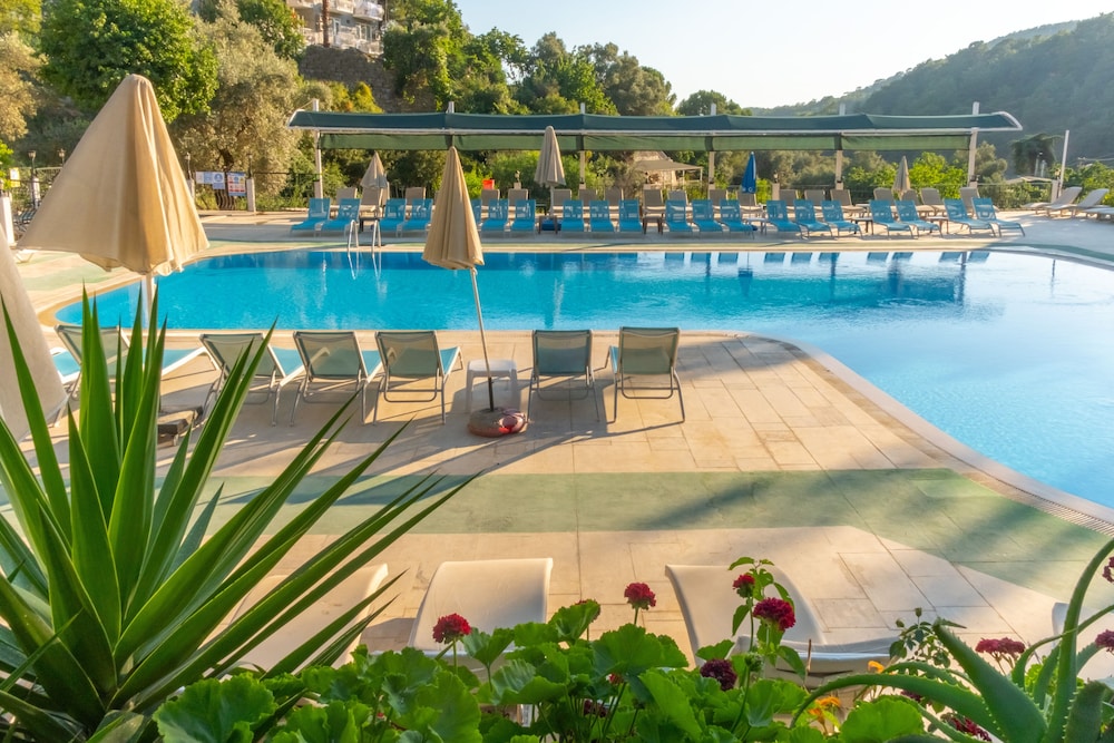 Pink Palace Hotel — Swimming pool in Fethiye, Mugla