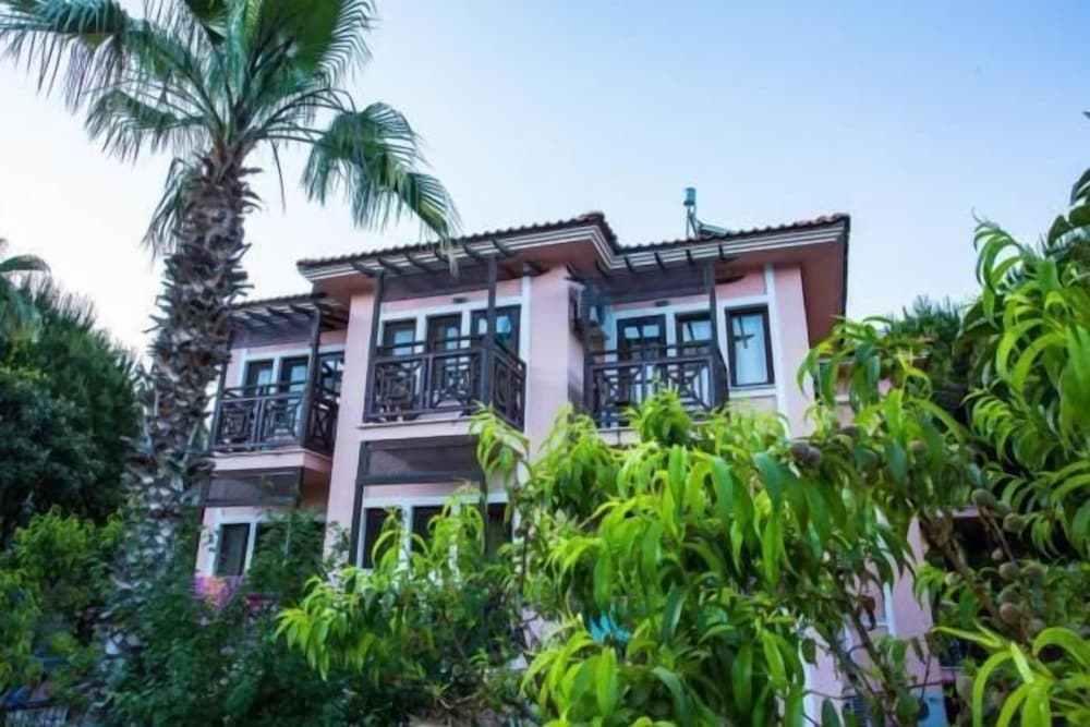 Pink Palace Hotel — Hotel building in Fethiye, Mugla