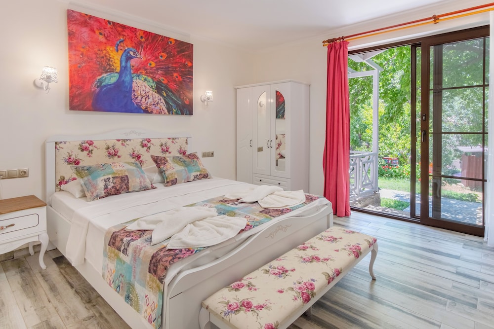 Pink Palace Hotel — Hotel rooms in Fethiye, Mugla