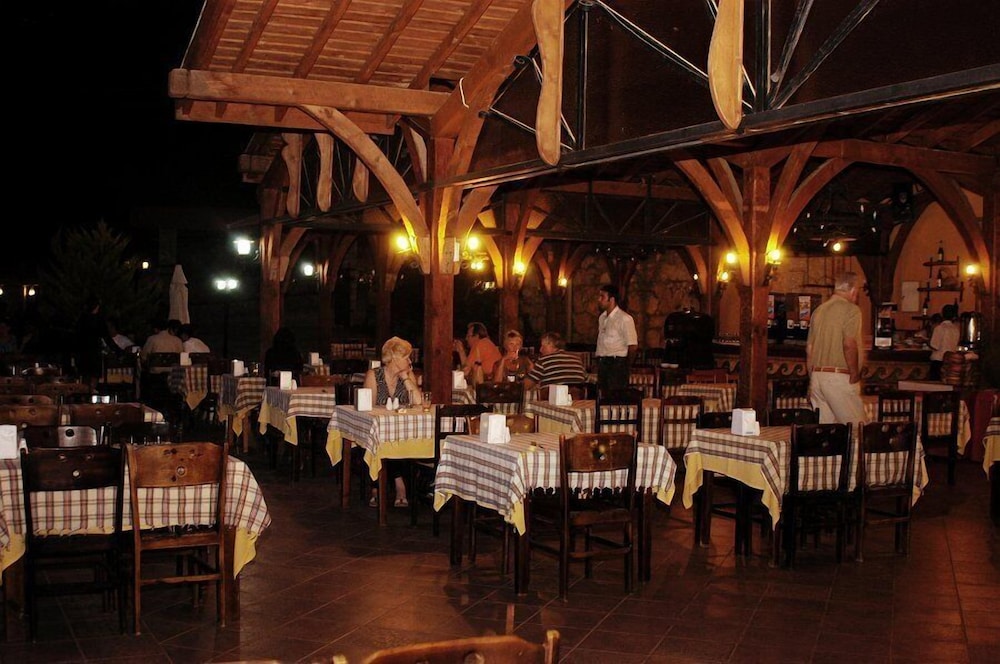 Pink Palace Hotel — Restaurant & bars in Fethiye, Mugla