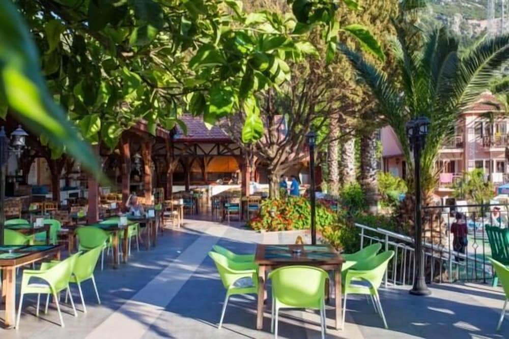 Pink Palace Hotel — Restaurant & bars in Fethiye, Mugla