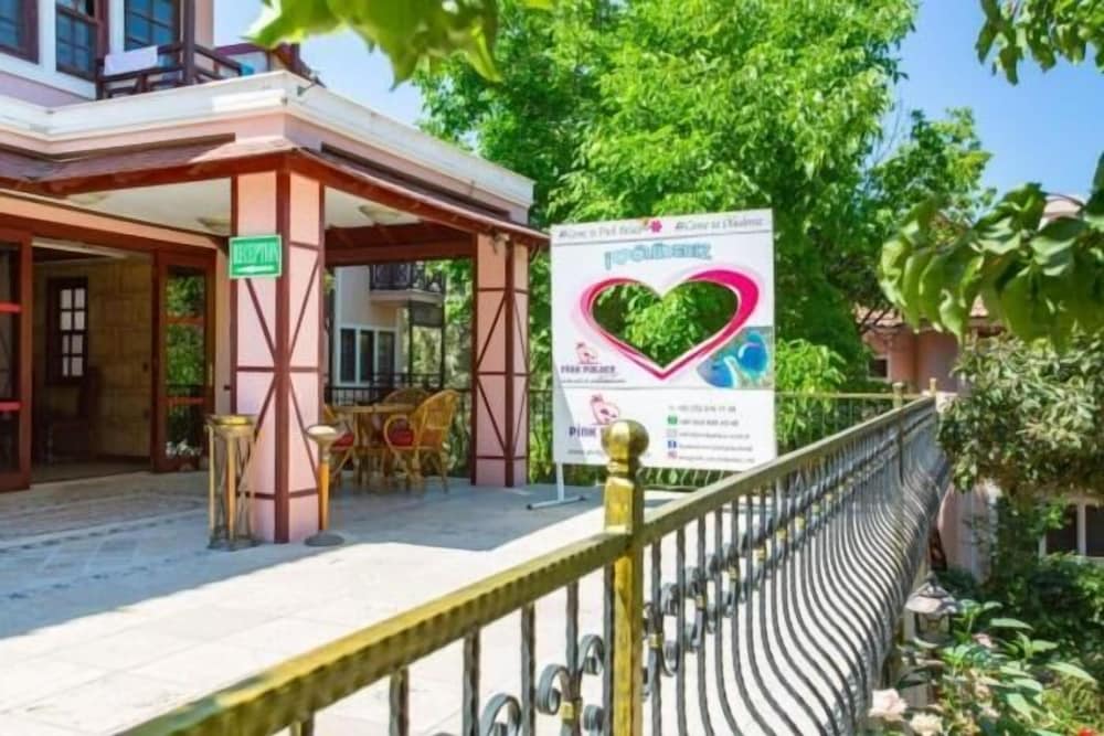 Pink Palace Hotel — Hotel building in Fethiye, Mugla