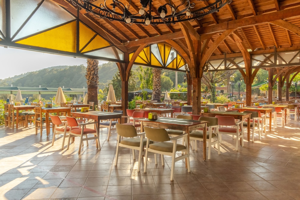 Pink Palace Hotel — Restaurant & bars in Fethiye, Mugla