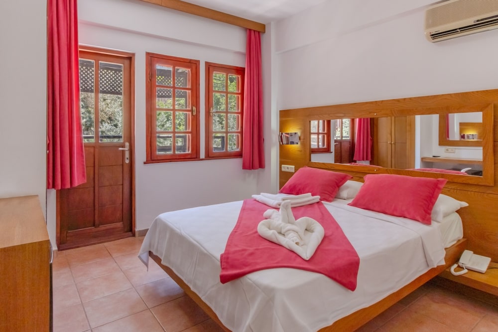 Pink Palace Hotel — Hotel rooms in Fethiye, Mugla