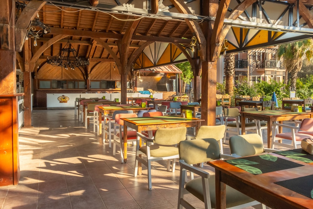 Pink Palace Hotel — Restaurant & bars in Fethiye, Mugla