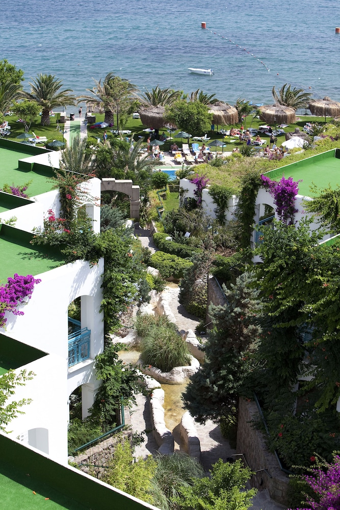 Royal Asarlik Beach Hotel & Spa - All Inclusive — Hotel building in Bodrum, Mugla
