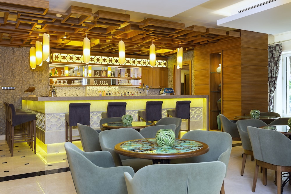 Royal Asarlik Beach Hotel & Spa - All Inclusive — Restaurant & bars in Bodrum, Mugla