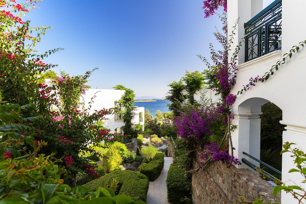 Royal Asarlik Beach Hotel & Spa - All Inclusive — Hotel building in Bodrum, Mugla