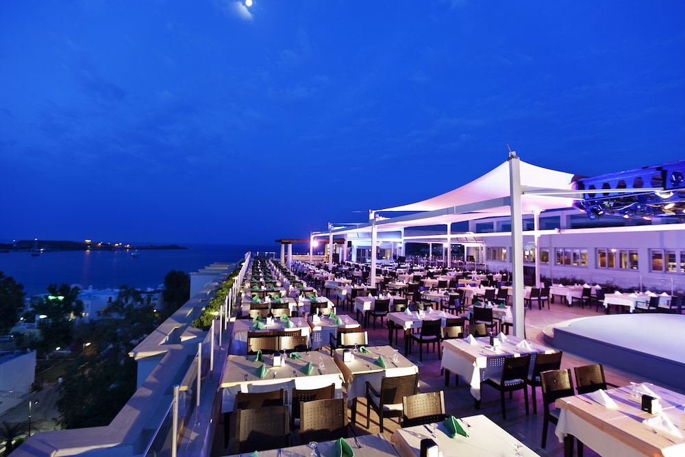 Royal Asarlik Beach Hotel & Spa - All Inclusive — Restaurant & bars in Bodrum, Mugla