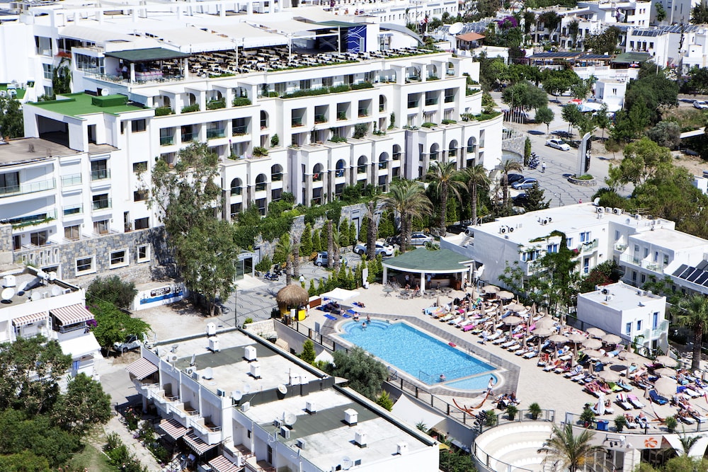 Royal Asarlik Beach Hotel & Spa - All Inclusive — Swimming pool in Bodrum, Mugla