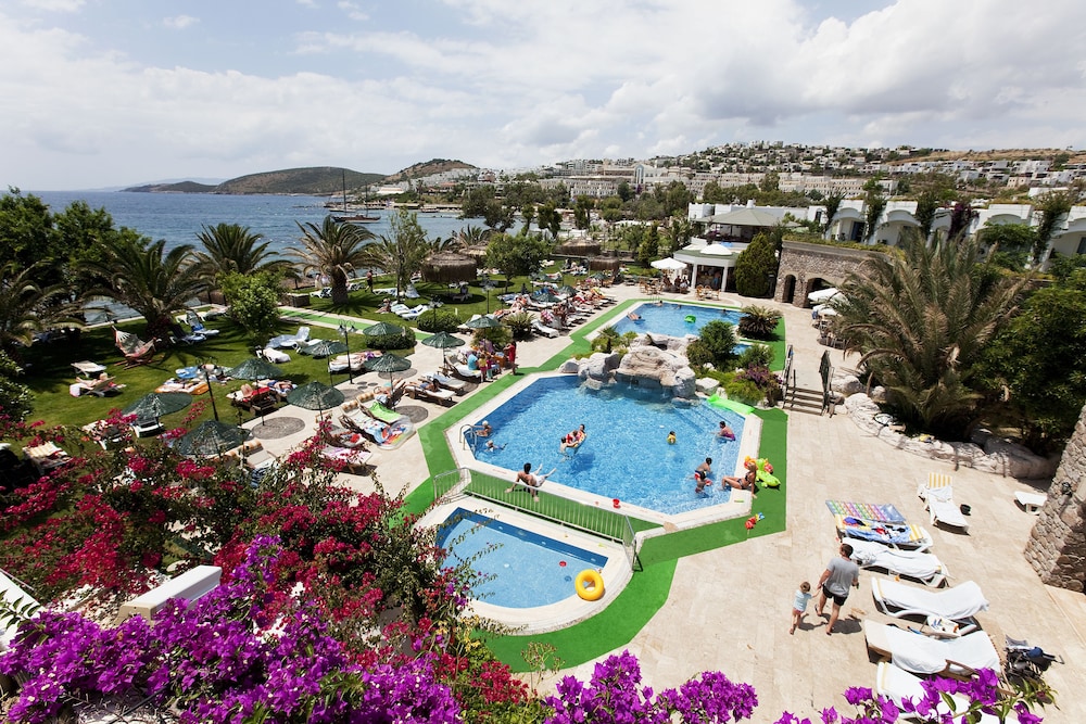 Royal Asarlik Beach Hotel & Spa - All Inclusive — Swimming pool in Bodrum, Mugla
