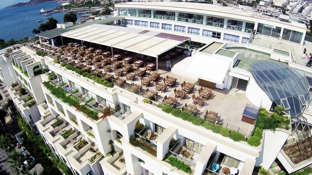 Royal Asarlik Beach Hotel & Spa - All Inclusive — Restaurant & bars in Bodrum, Mugla