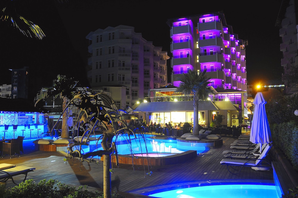 Savk Hotel — Hotel building in Alanya