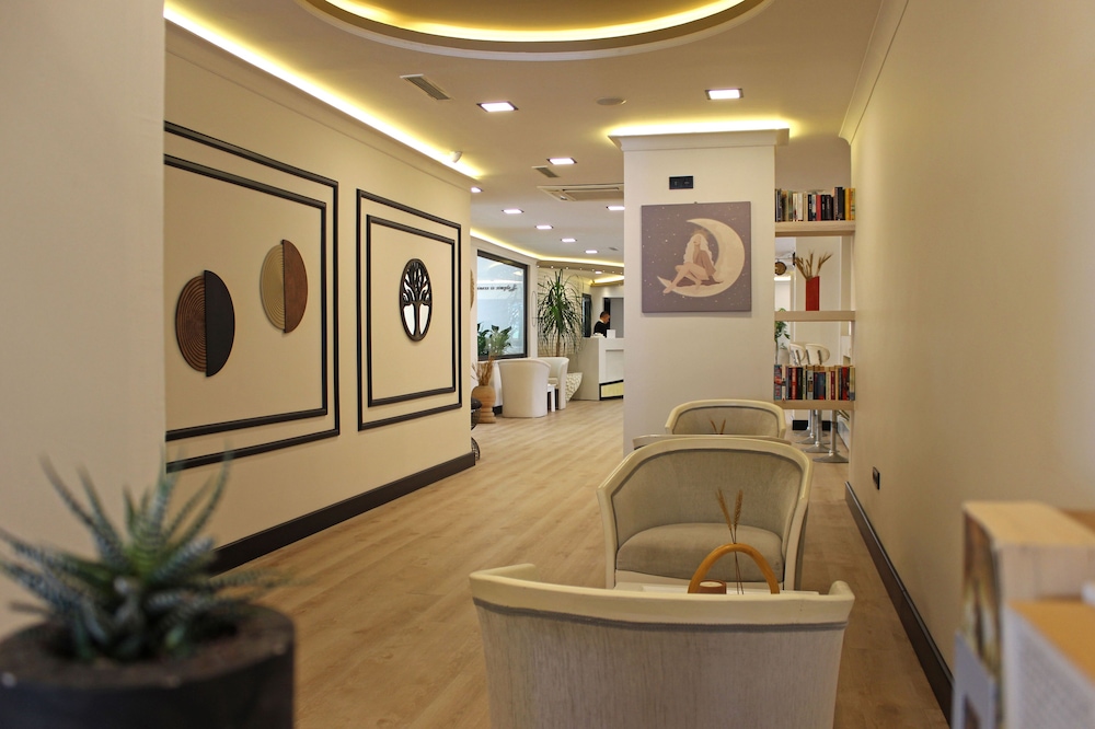 Savk Hotel — Hotel building in Alanya