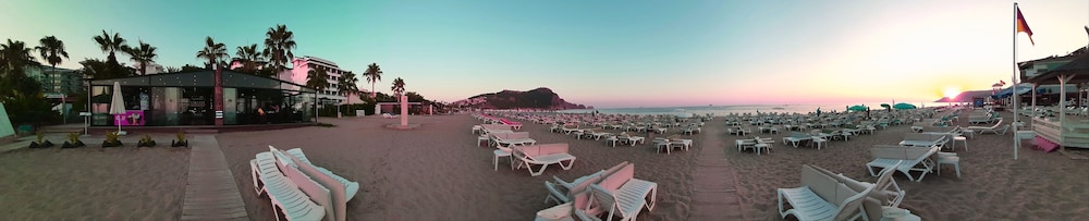 Savk Hotel — Beach in Alanya