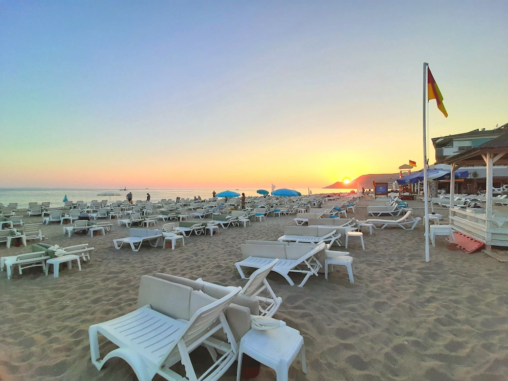 Savk Hotel — Beach in Alanya