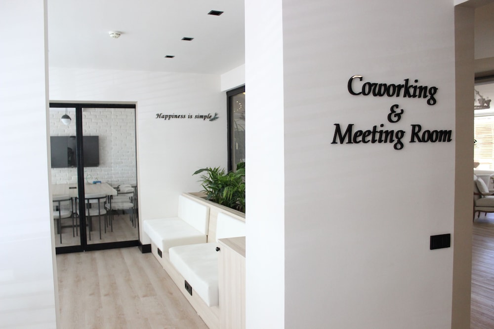 Savk Hotel — Hotel building in Alanya
