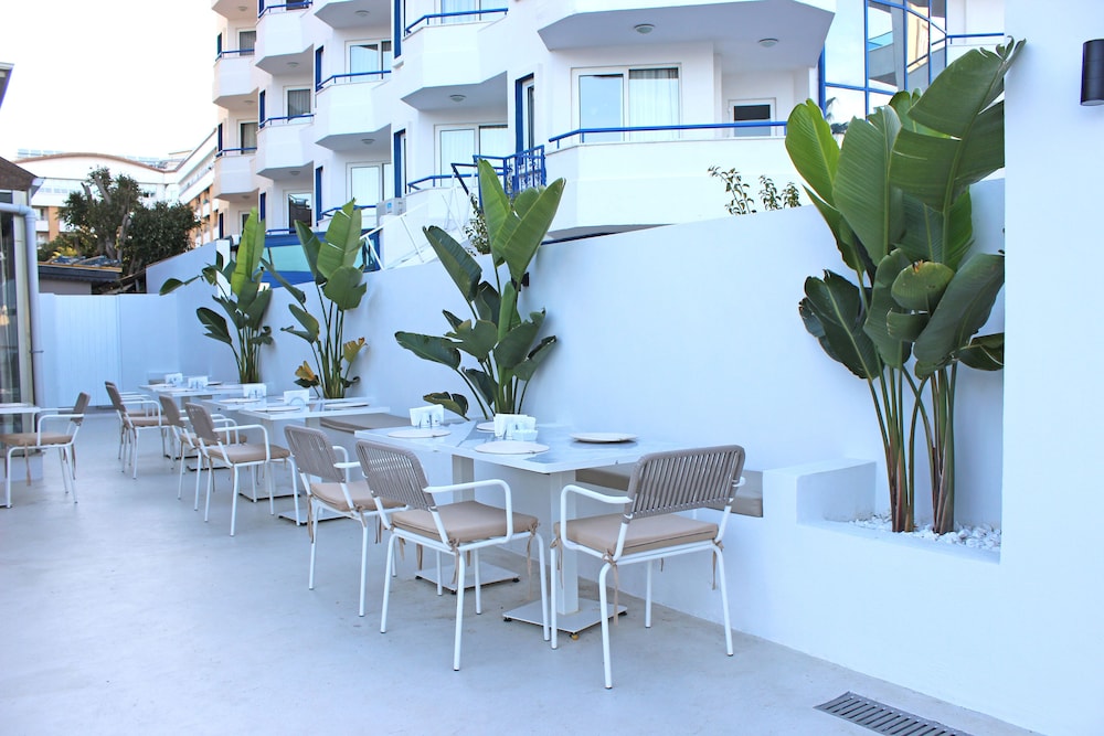 Savk Hotel — Hotel building in Alanya