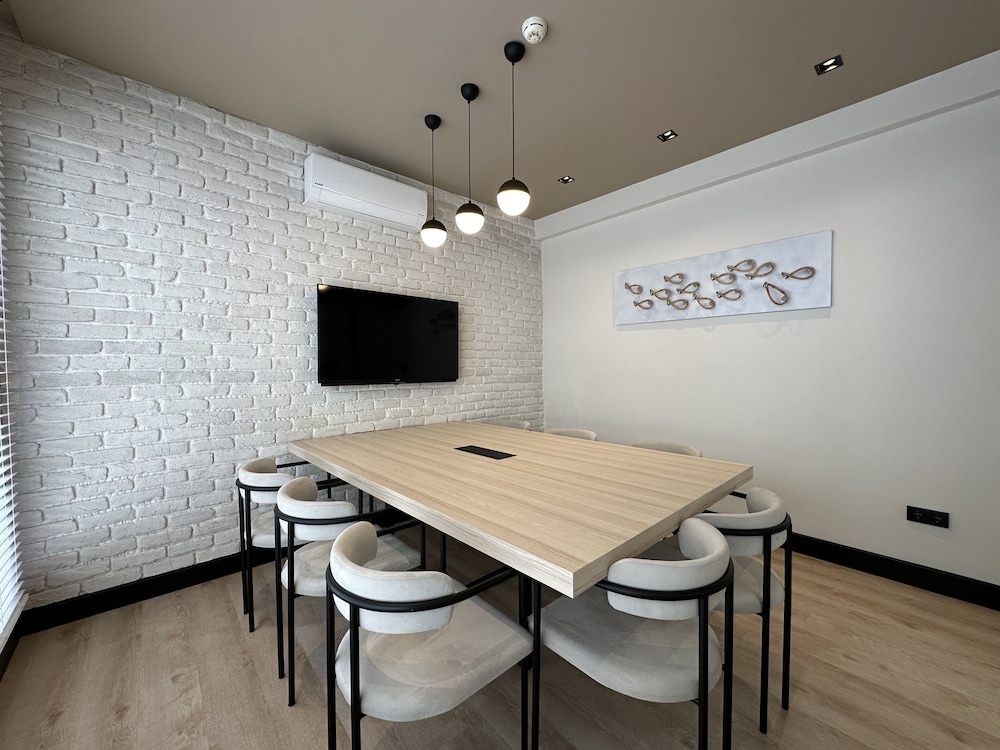 Savk Hotel — Hotel building in Alanya