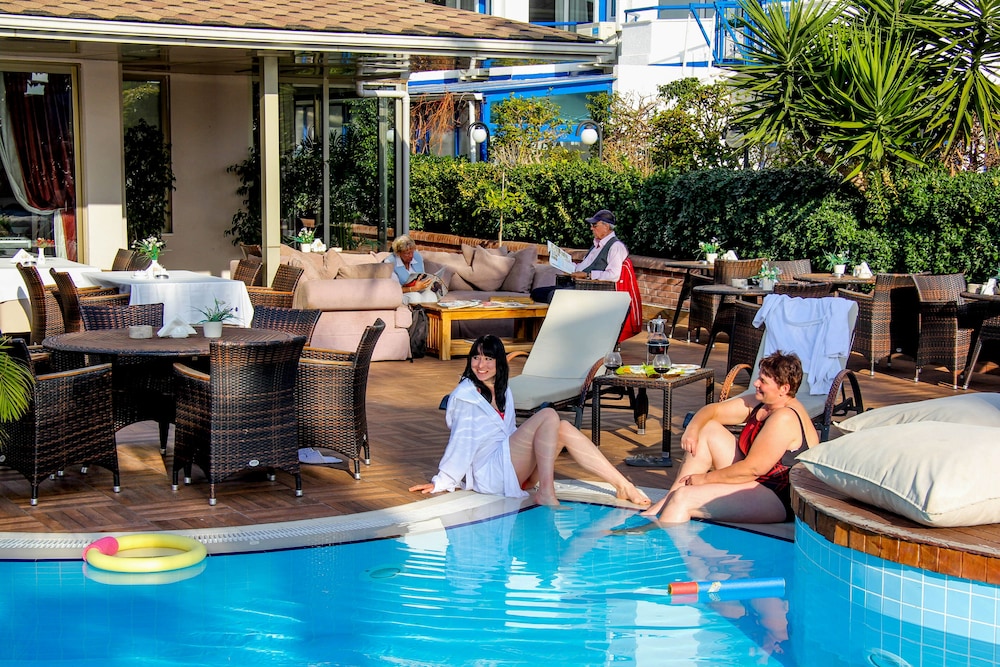 Savk Hotel — Swimming pool in Alanya