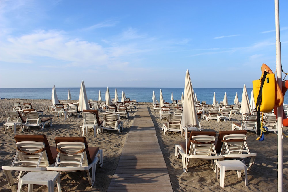 Savk Hotel — Beach in Alanya