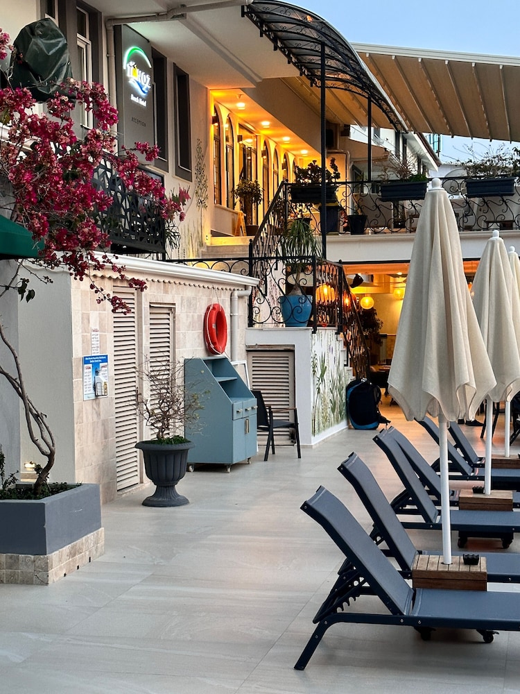 Tonoz Beach Hotel — Restaurant & bars in Fethiye, Mugla