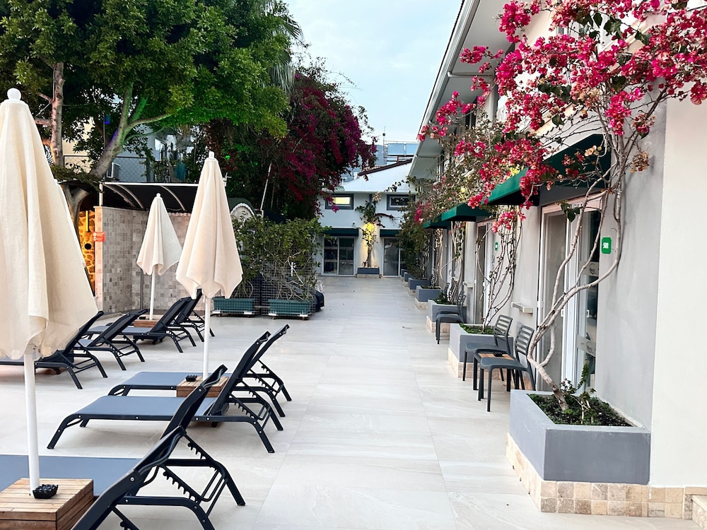 Tonoz Beach Hotel — Restaurant & bars in Fethiye, Mugla