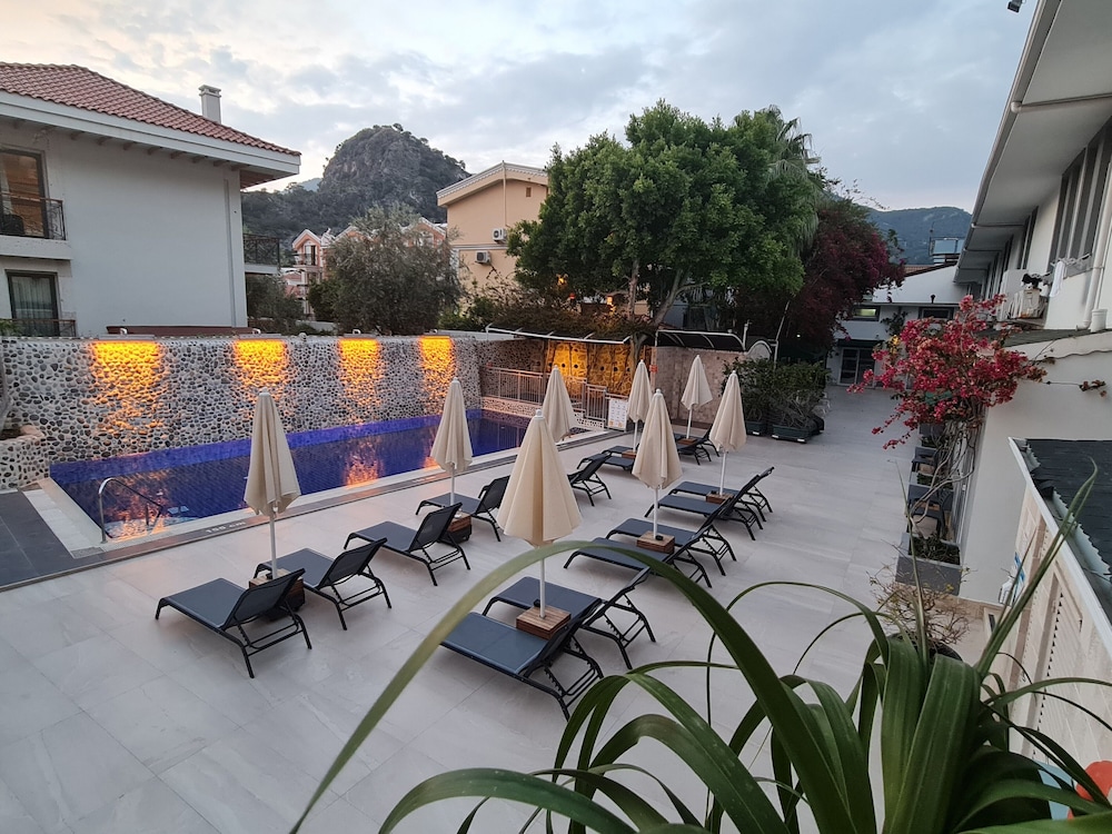 Tonoz Beach Hotel — Hotel building in Fethiye, Mugla
