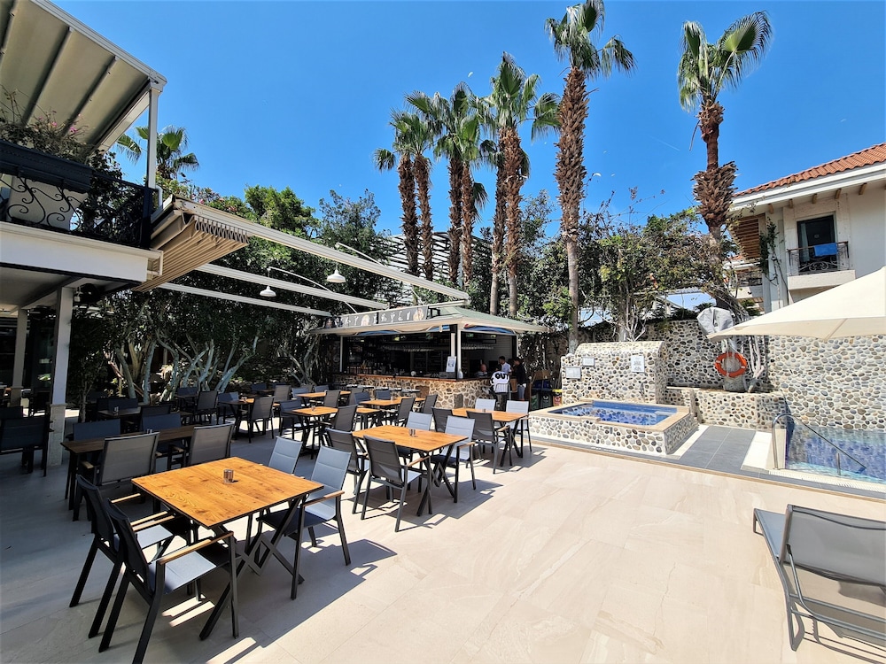 Tonoz Beach Hotel — Restaurant & bars in Fethiye, Mugla