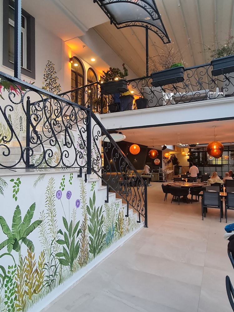 Tonoz Beach Hotel — Restaurant & bars in Fethiye, Mugla