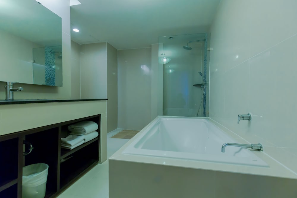 Aspery Hotel — Hotel rooms in Patong Beach, Phuket Province