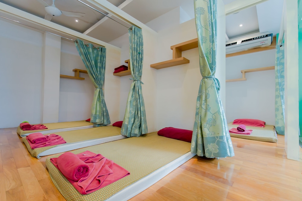 Aspery Hotel — Hotel rooms in Patong Beach, Phuket Province