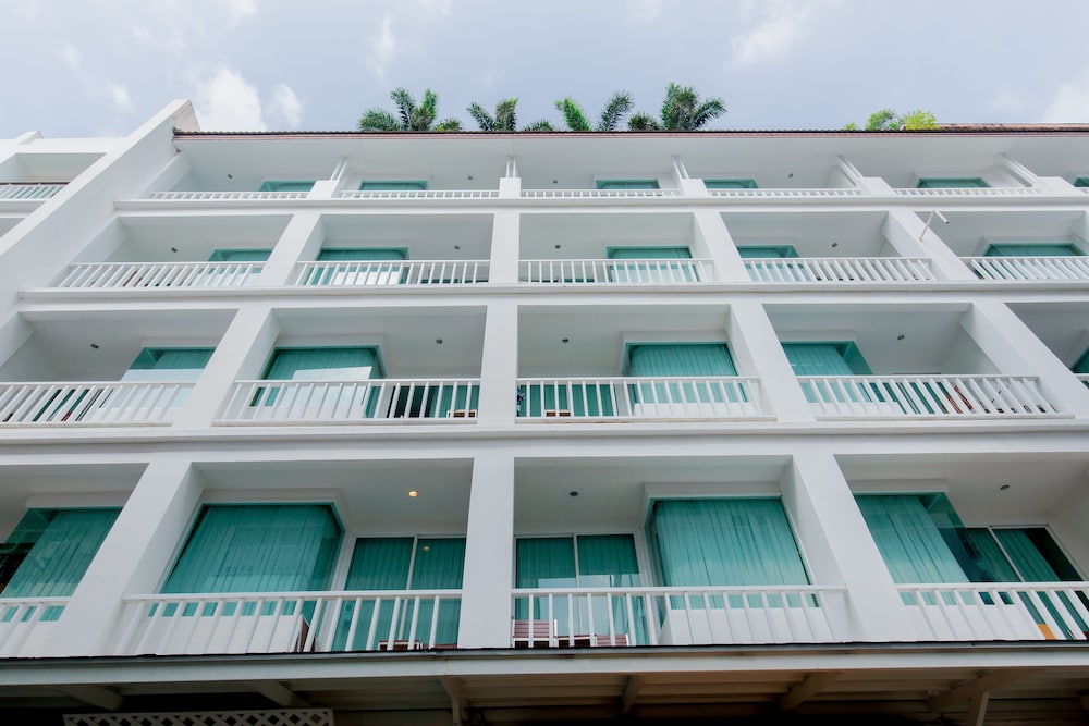 Aspery Hotel — Hotel building in Patong Beach, Phuket Province