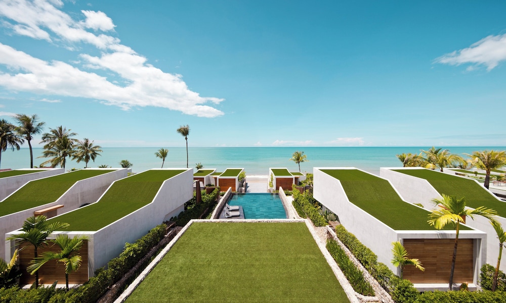 Casa de La Flora — Hotel building in Khao Lak, Phang Nga