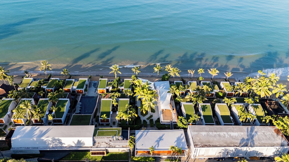 Casa de La Flora — Hotel building in Khao Lak, Phang Nga