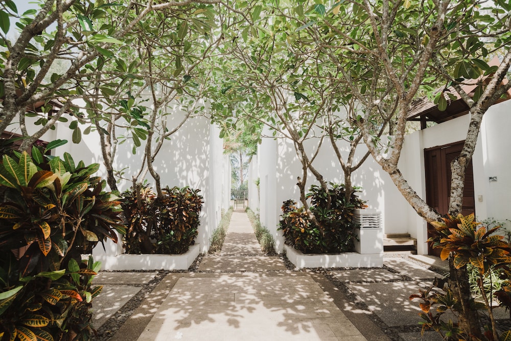 Splash Beach Villa Resort — Hotel building in Mai Khao, Phuket Province