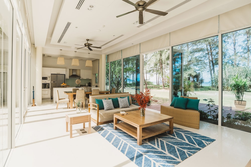 Splash Beach Villa Resort — Hotel rooms in Mai Khao, Phuket Province
