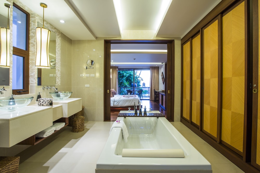 Mövenpick Phuket Bangtao — Hotel rooms in Bang Tao Beach, Phuket Province